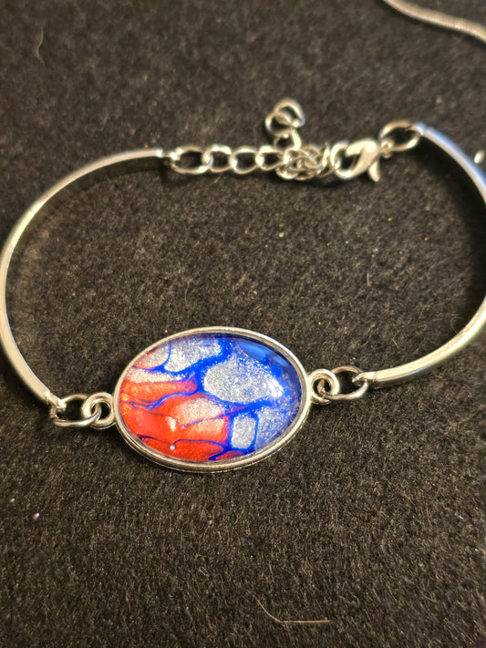 Red,white and blue fluid art pendant bracelet